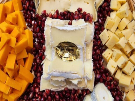 Créez un plateau de fromages festif et élégant pour les fêtes de fin d'année